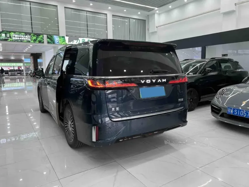 2025 Voyah Dream 1.5T 150HP L4 PHEV 41.7KWH,autocango,china used car exporter,china ev exporter,chinese used car exporter,chinese used ev exporter