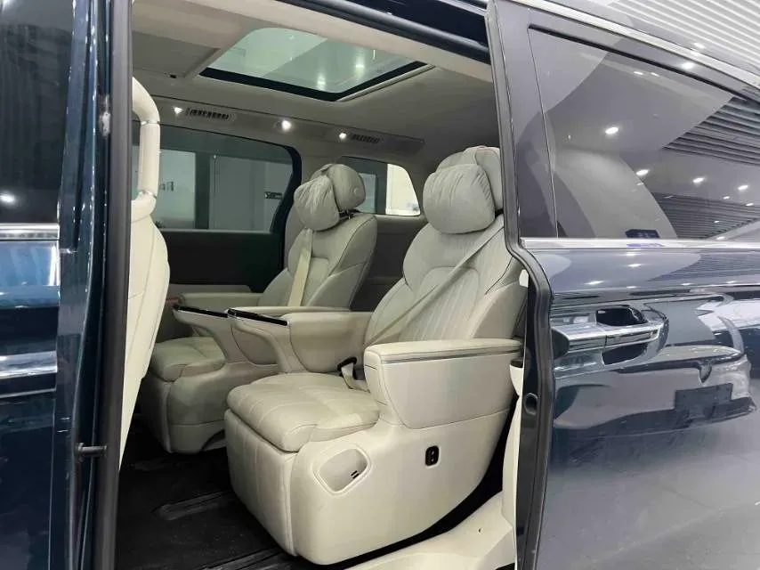 2025 Voyah Dream 1.5T 150HP L4 PHEV 41.7KWH,autocango,china used car exporter,china ev exporter,chinese used car exporter,chinese used ev exporter