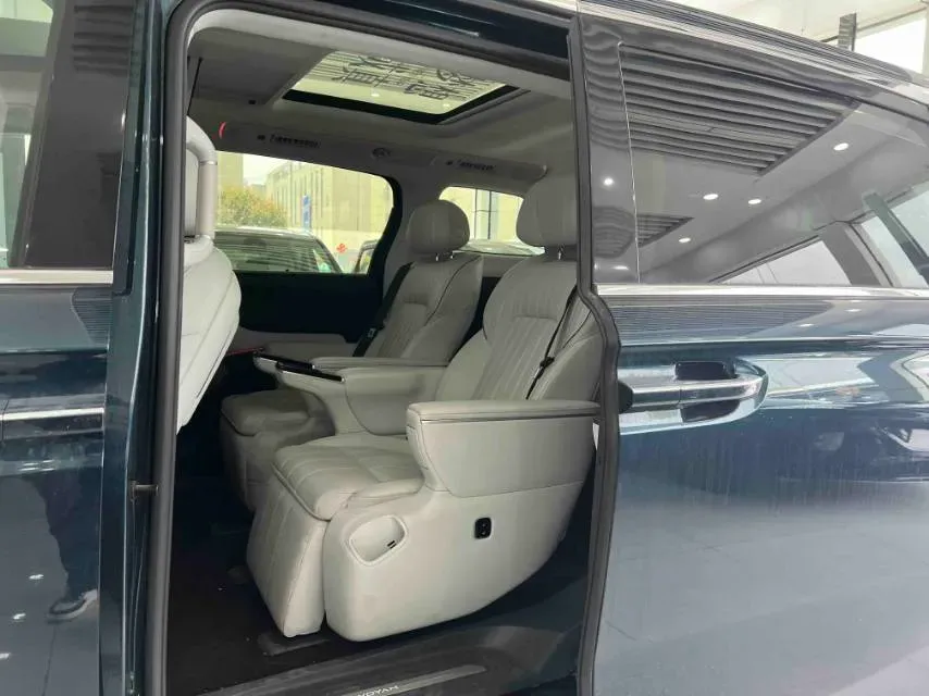 2025 Voyah Dream 1.5T 150HP L4 PHEV 41.7KWH,autocango,china used car exporter,china ev exporter,chinese used car exporter,chinese used ev exporter