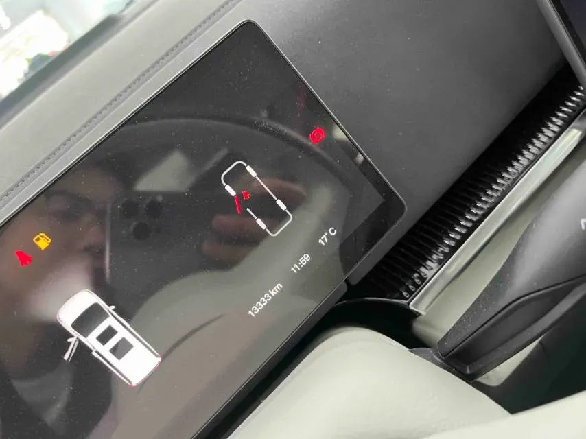 2025 Voyah Dream 1.5T 150HP L4 PHEV 41.7KWH,autocango,china used car exporter,china ev exporter,chinese used car exporter,chinese used ev exporter