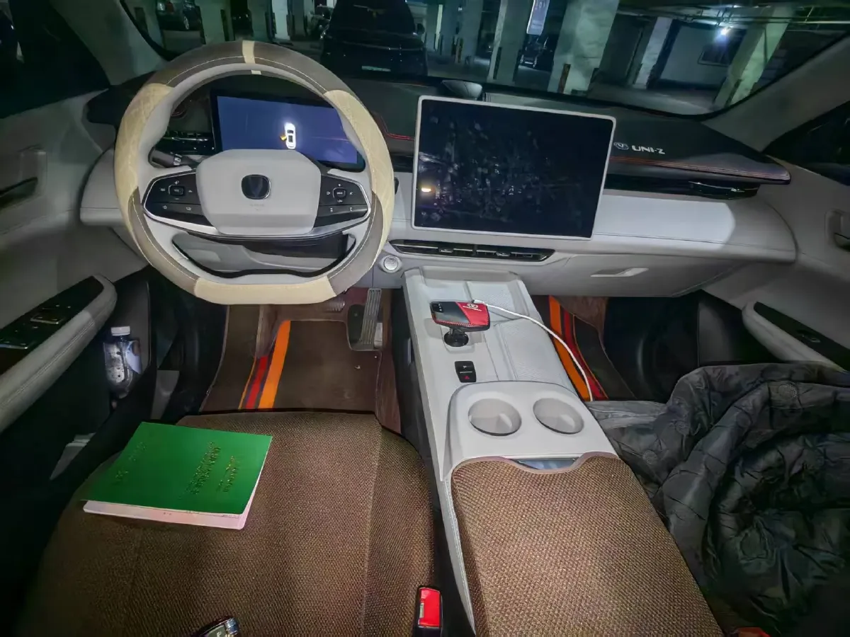 2024 ChangAn UNI-Z 1.5L 98HP L4 E-CVT PHEV 18.4KWH,autocango,china used car exporter,china ev exporter,chinese used car exporter,chinese used ev exporter