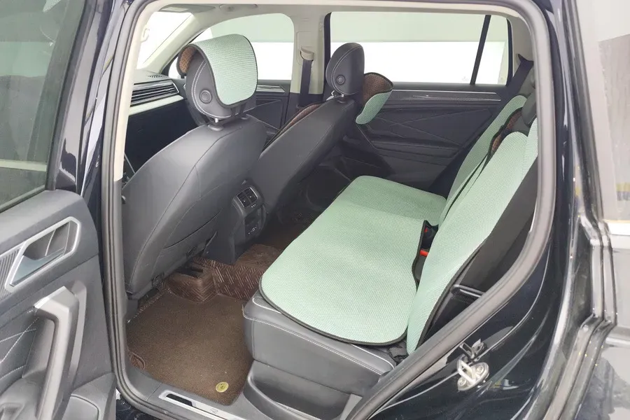 2024 Volkswagen Tiguan L 2.0T 186HP L4 7DCT,autocango,china used car exporter,china ev exporter,chinese used car exporter,chinese used ev exporter