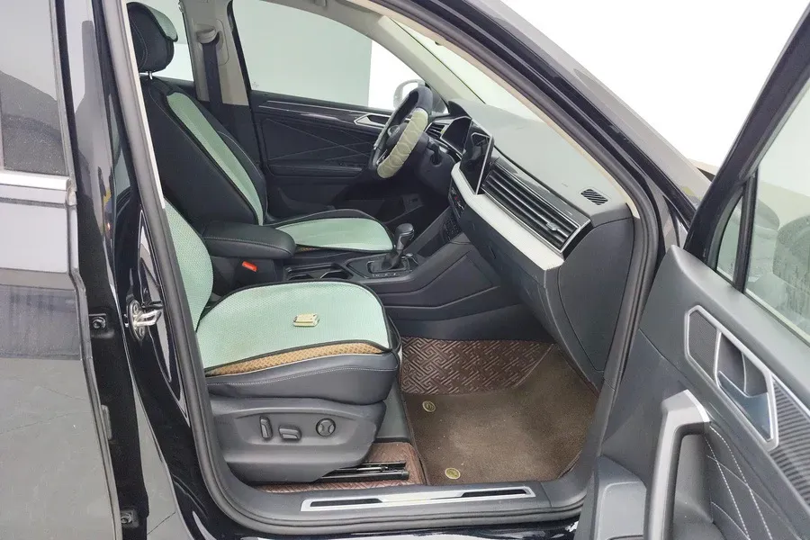 2024 Volkswagen Tiguan L 2.0T 186HP L4 7DCT,autocango,china used car exporter,china ev exporter,chinese used car exporter,chinese used ev exporter