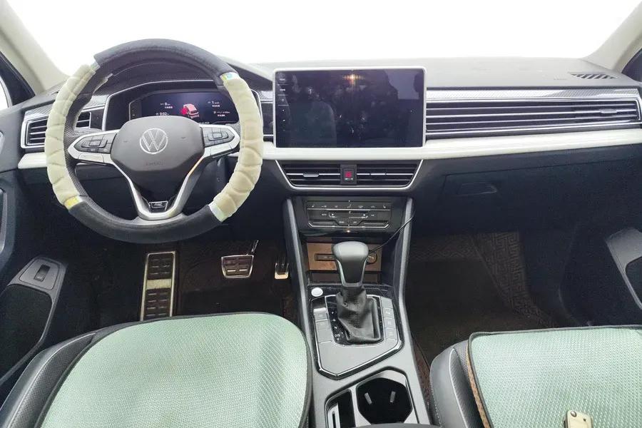 2024 Volkswagen Tiguan L 2.0T 186HP L4 7DCT,autocango,china used car exporter,china ev exporter,chinese used car exporter,chinese used ev exporter