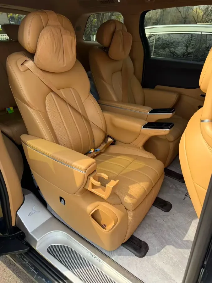 2025 Voyah Dream 1.5T 150HP L4 PHEV 41.7KWH,autocango,china used car exporter,china ev exporter,chinese used car exporter,chinese used ev exporter