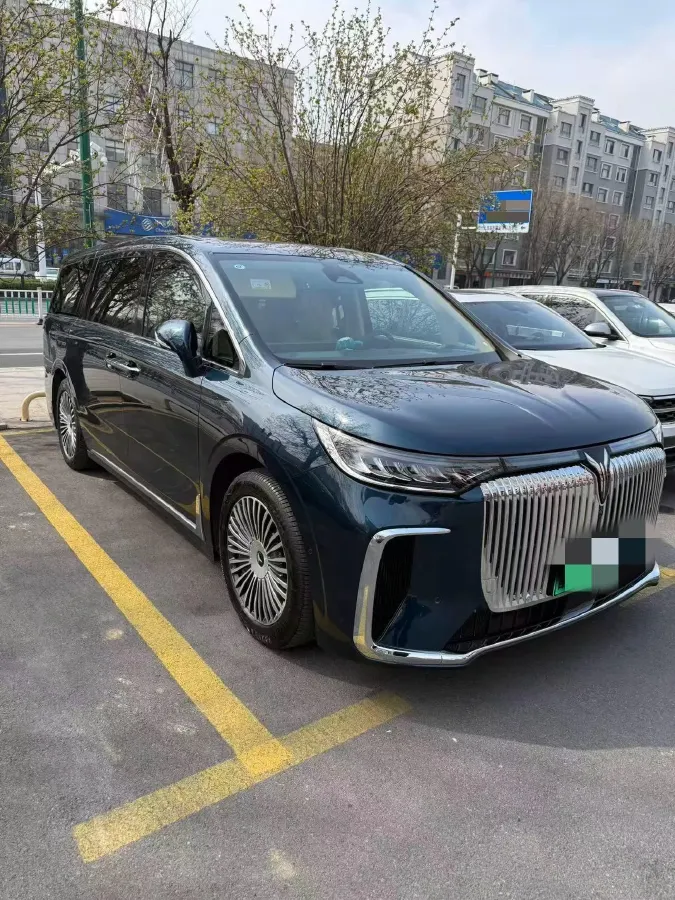 2025 Voyah Dream 1.5T 150HP L4 PHEV 41.7KWH,autocango,china used car exporter,china ev exporter,chinese used car exporter,chinese used ev exporter