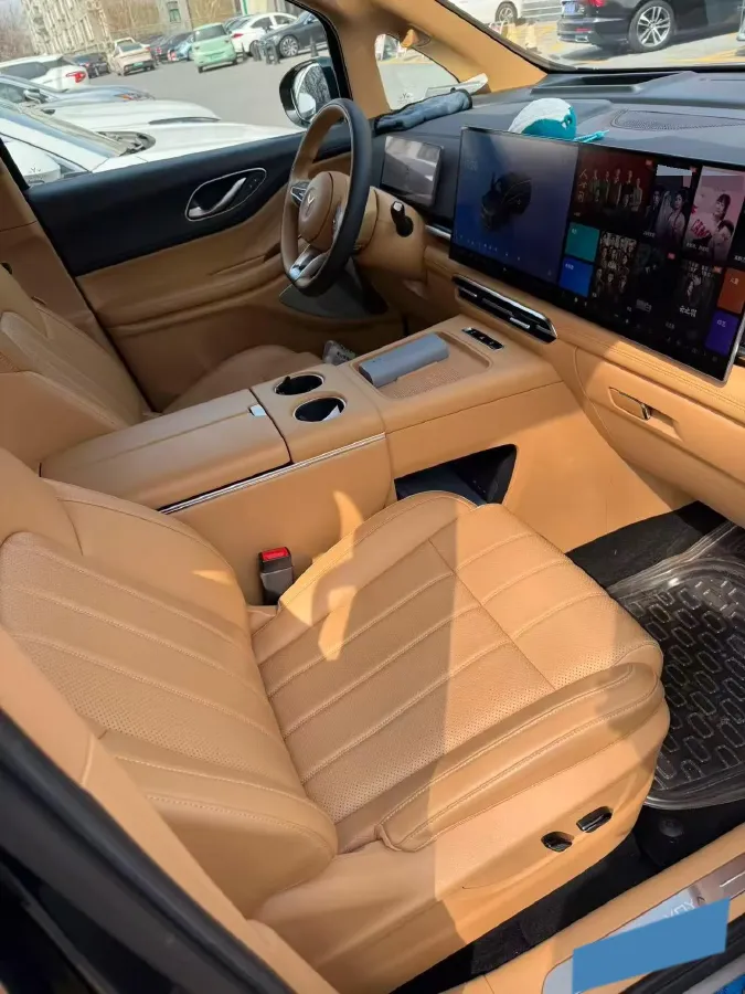 2025 Voyah Dream 1.5T 150HP L4 PHEV 41.7KWH,autocango,china used car exporter,china ev exporter,chinese used car exporter,chinese used ev exporter