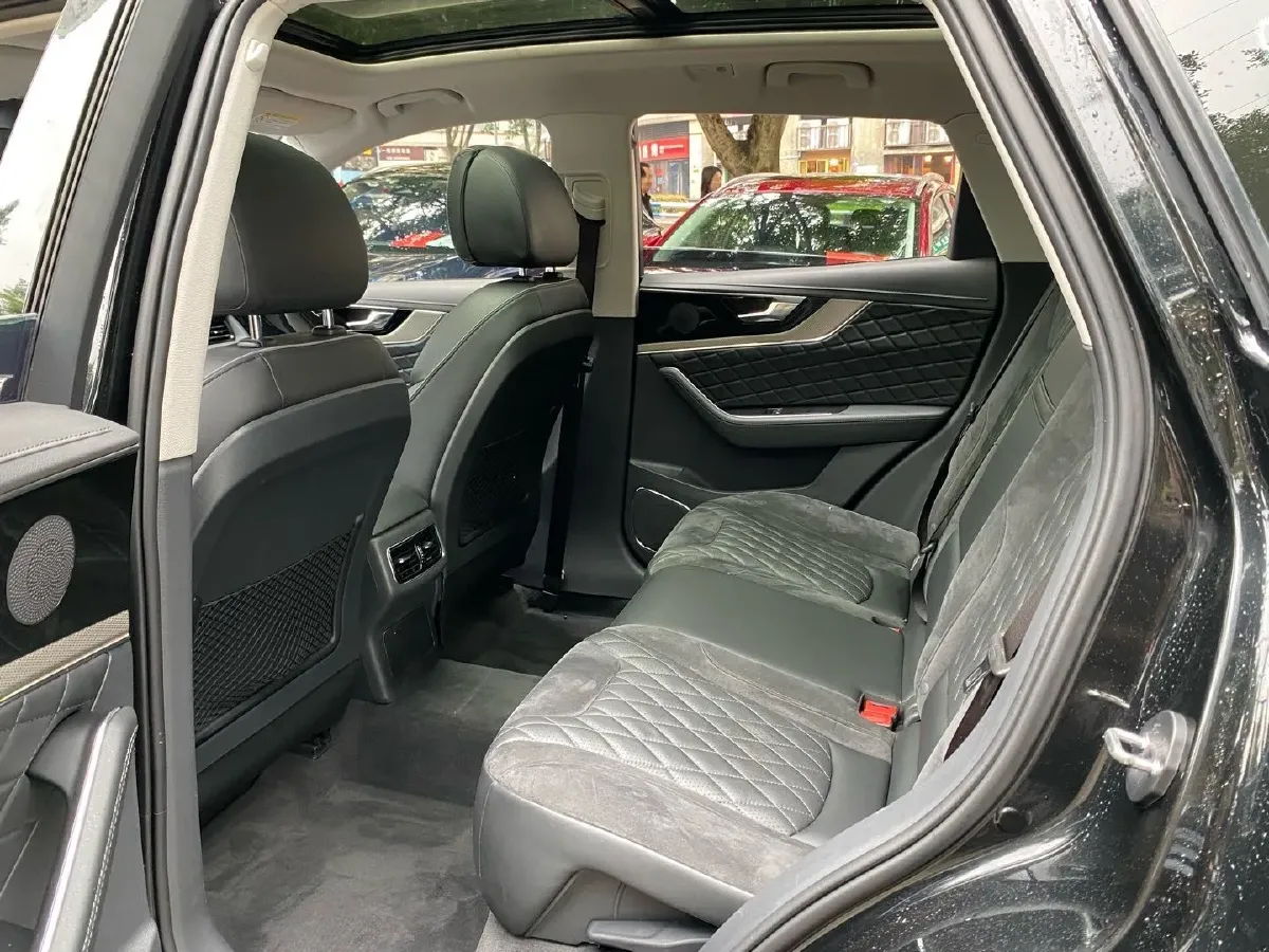 2019 HongQi HS5 2.0T 224HP L4 6AT,autocango,china used car exporter,china ev exporter,chinese used car exporter,chinese used ev exporter