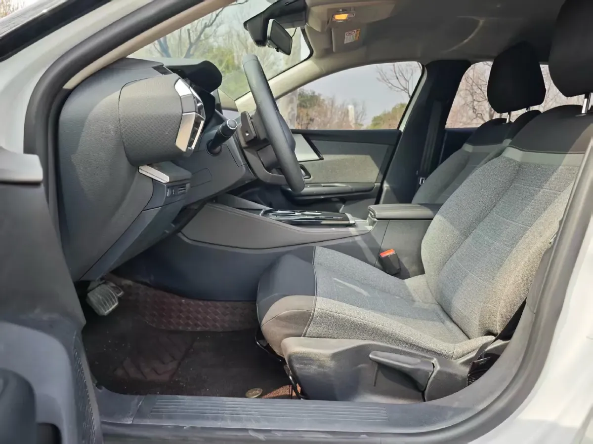 2025 Geely Preface 1.5T 181HP L4 7DCT,autocango,china used car exporter,china ev exporter,chinese used car exporter,chinese used ev exporter