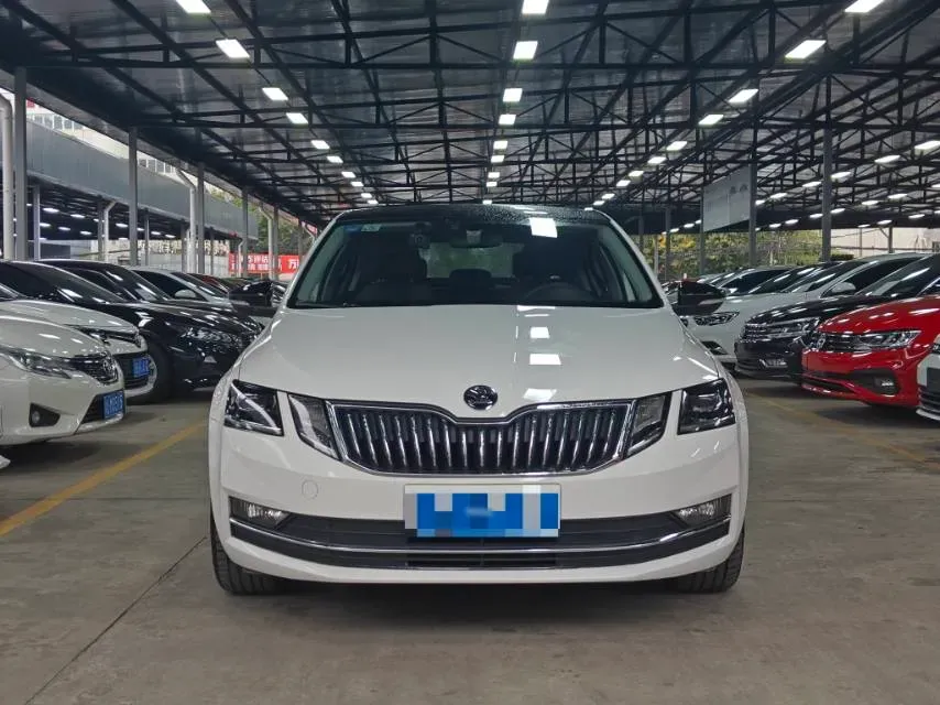 2019 Skoda Octavia 1.4T 150HP L4 7DCT,autocango,china used car exporter,china ev exporter,chinese used car exporter,chinese used ev exporter