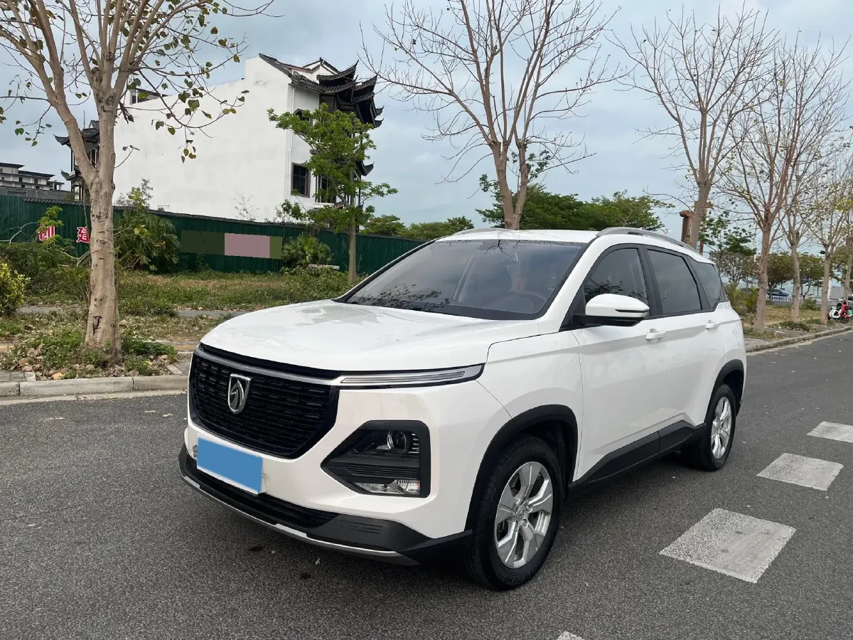 2020 BaoJun 530 1.5T 147HP L4 6MT,autocango,china used car exporter,china ev exporter,chinese used car exporter,chinese used ev exporter