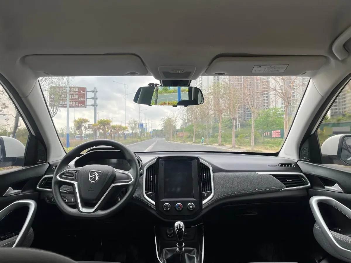 2020 BaoJun 530 1.5T 147HP L4 6MT,autocango,china used car exporter,china ev exporter,chinese used car exporter,chinese used ev exporter