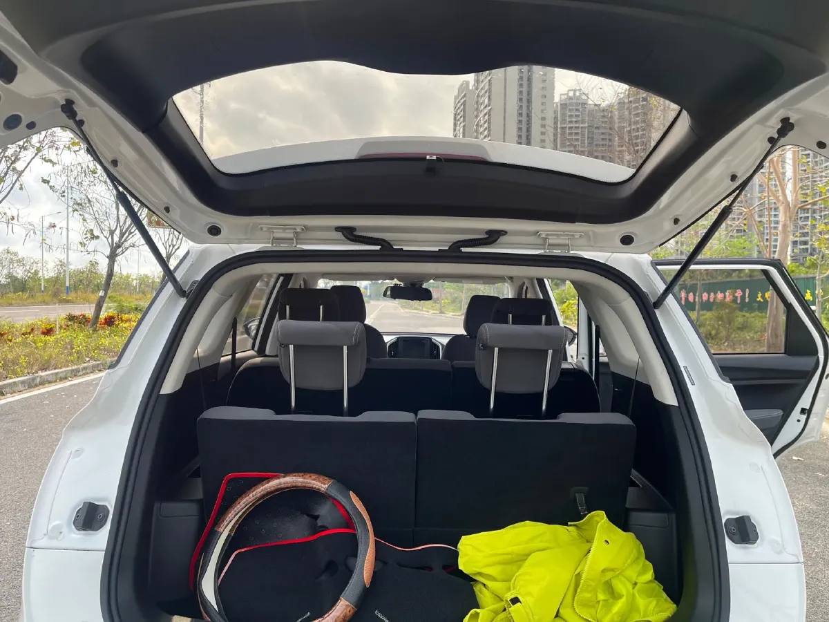 2020 BaoJun 530 1.5T 147HP L4 6MT,autocango,china used car exporter,china ev exporter,chinese used car exporter,chinese used ev exporter