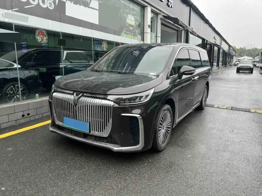 2025 Voyah Dream 1.5T 150HP L4 PHEV 41.7KWH,autocango,china used car exporter,china ev exporter,chinese used car exporter,chinese used ev exporter