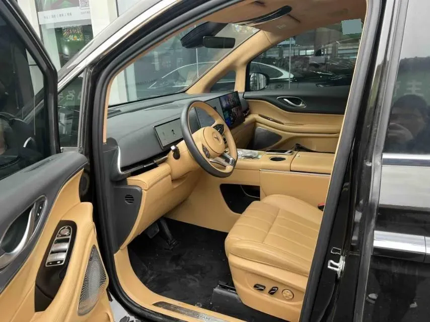 2025 Voyah Dream 1.5T 150HP L4 PHEV 41.7KWH,autocango,china used car exporter,china ev exporter,chinese used car exporter,chinese used ev exporter