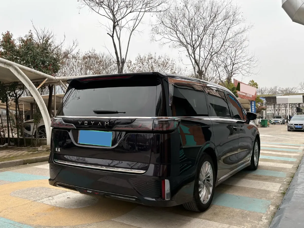 2024 Voyah Dream 1.5T 150HP L4 PHEV 43KWH,autocango,china used car exporter,china ev exporter,chinese used car exporter,chinese used ev exporter
