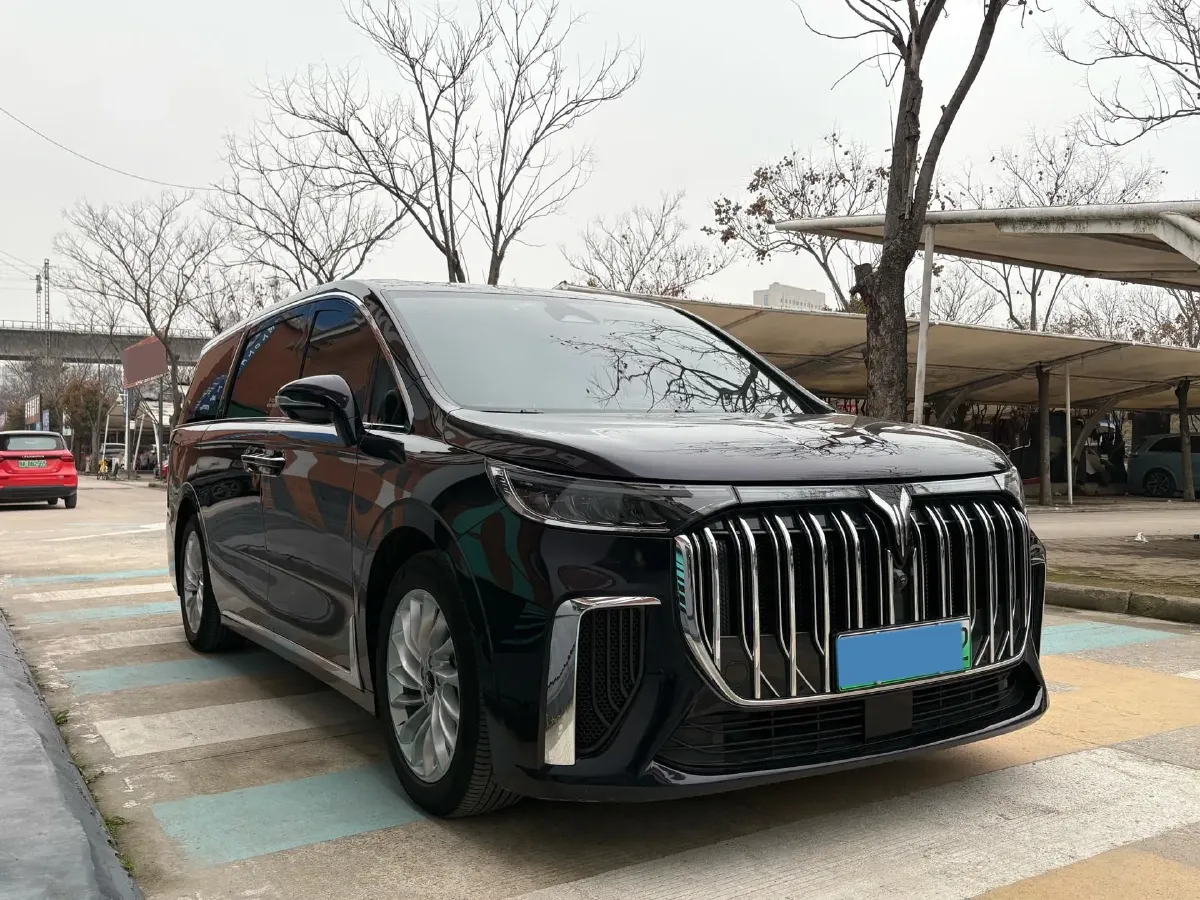 2024 Voyah Dream 1.5T 150HP L4 PHEV 43KWH,autocango,china used car exporter,china ev exporter,chinese used car exporter,chinese used ev exporter