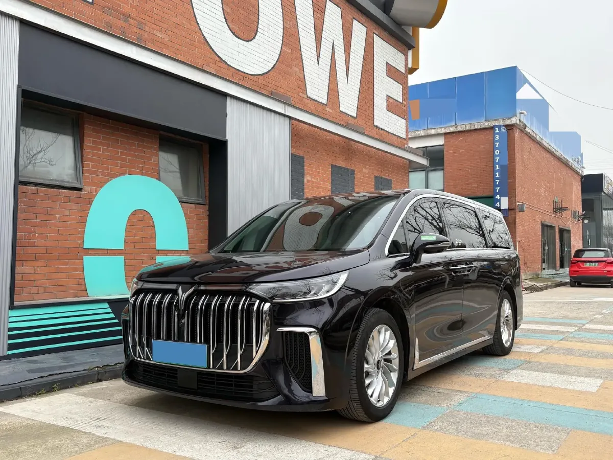 2024 Voyah Dream 1.5T 150HP L4 PHEV 43KWH,autocango,china used car exporter,china ev exporter,chinese used car exporter,chinese used ev exporter