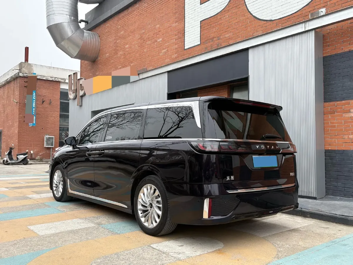 2024 Voyah Dream 1.5T 150HP L4 PHEV 43KWH,autocango,china used car exporter,china ev exporter,chinese used car exporter,chinese used ev exporter