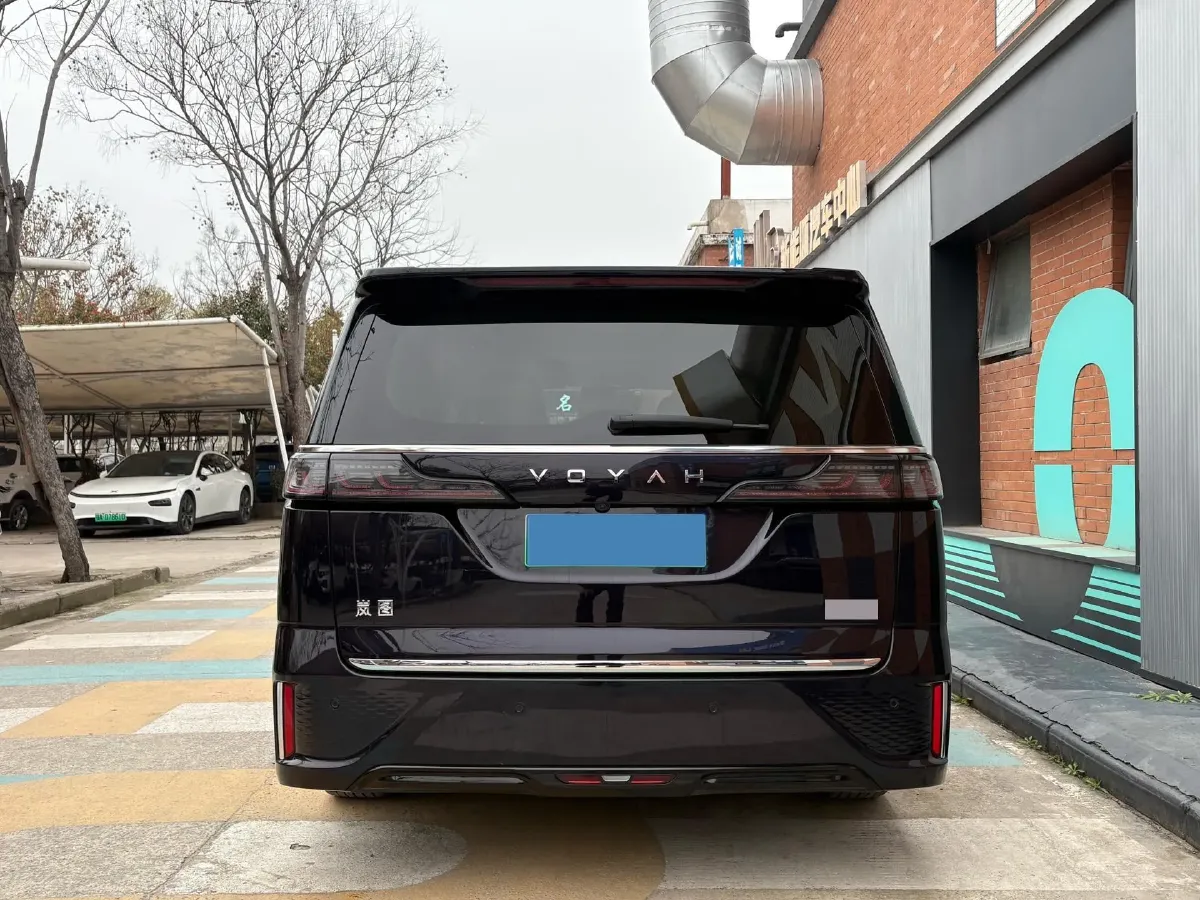 2024 Voyah Dream 1.5T 150HP L4 PHEV 43KWH,autocango,china used car exporter,china ev exporter,chinese used car exporter,chinese used ev exporter