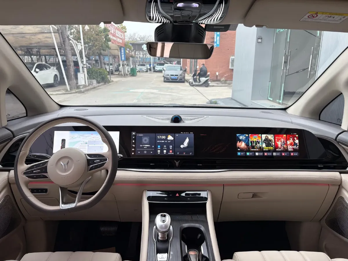 2024 Voyah Dream 1.5T 150HP L4 PHEV 43KWH,autocango,china used car exporter,china ev exporter,chinese used car exporter,chinese used ev exporter