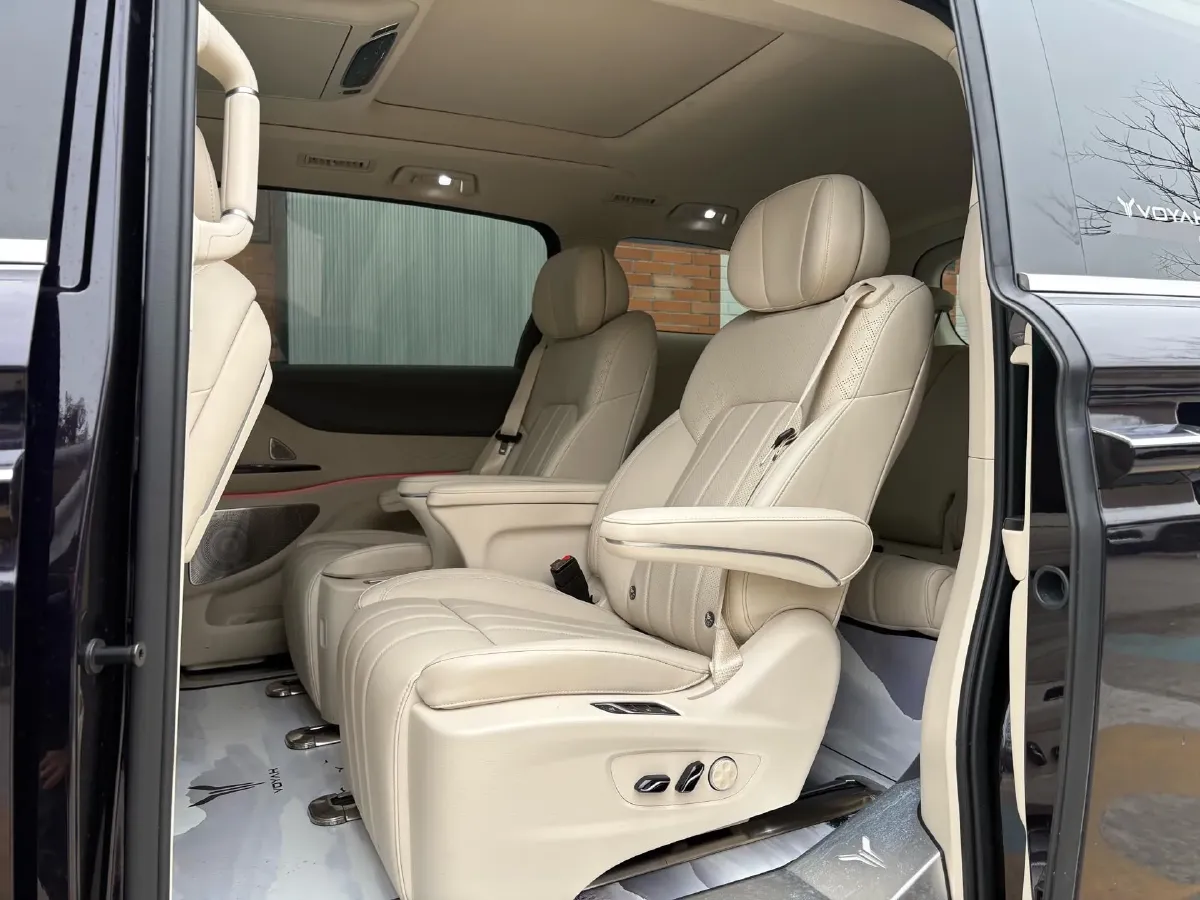 2024 Voyah Dream 1.5T 150HP L4 PHEV 43KWH,autocango,china used car exporter,china ev exporter,chinese used car exporter,chinese used ev exporter