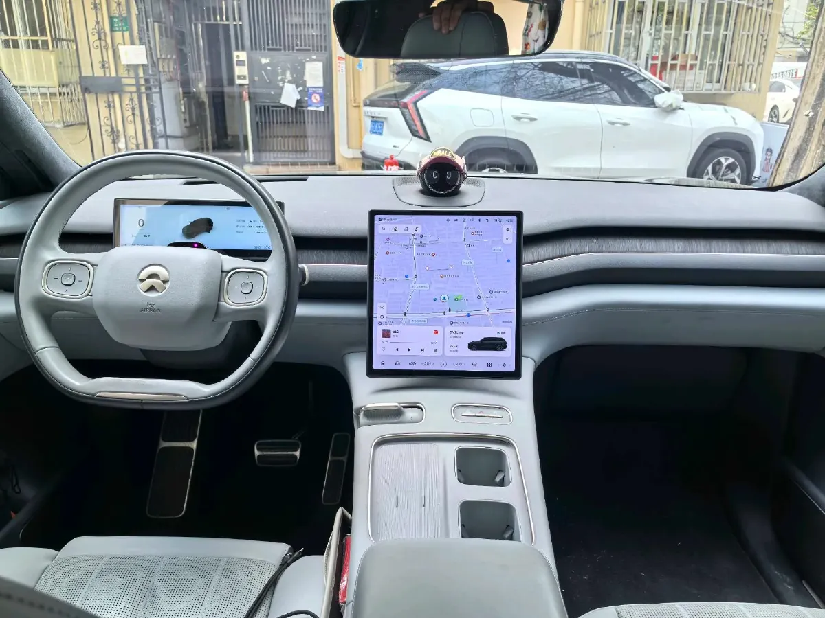 2024 Porsche Macan All-Electric BEV 100KWH,autocango,china used car exporter,china ev exporter,chinese used car exporter,chinese used ev exporter