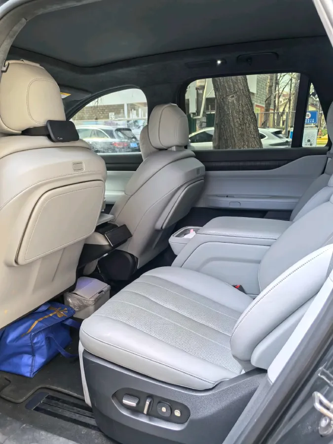 2024 Porsche Macan All-Electric BEV 100KWH,autocango,china used car exporter,china ev exporter,chinese used car exporter,chinese used ev exporter