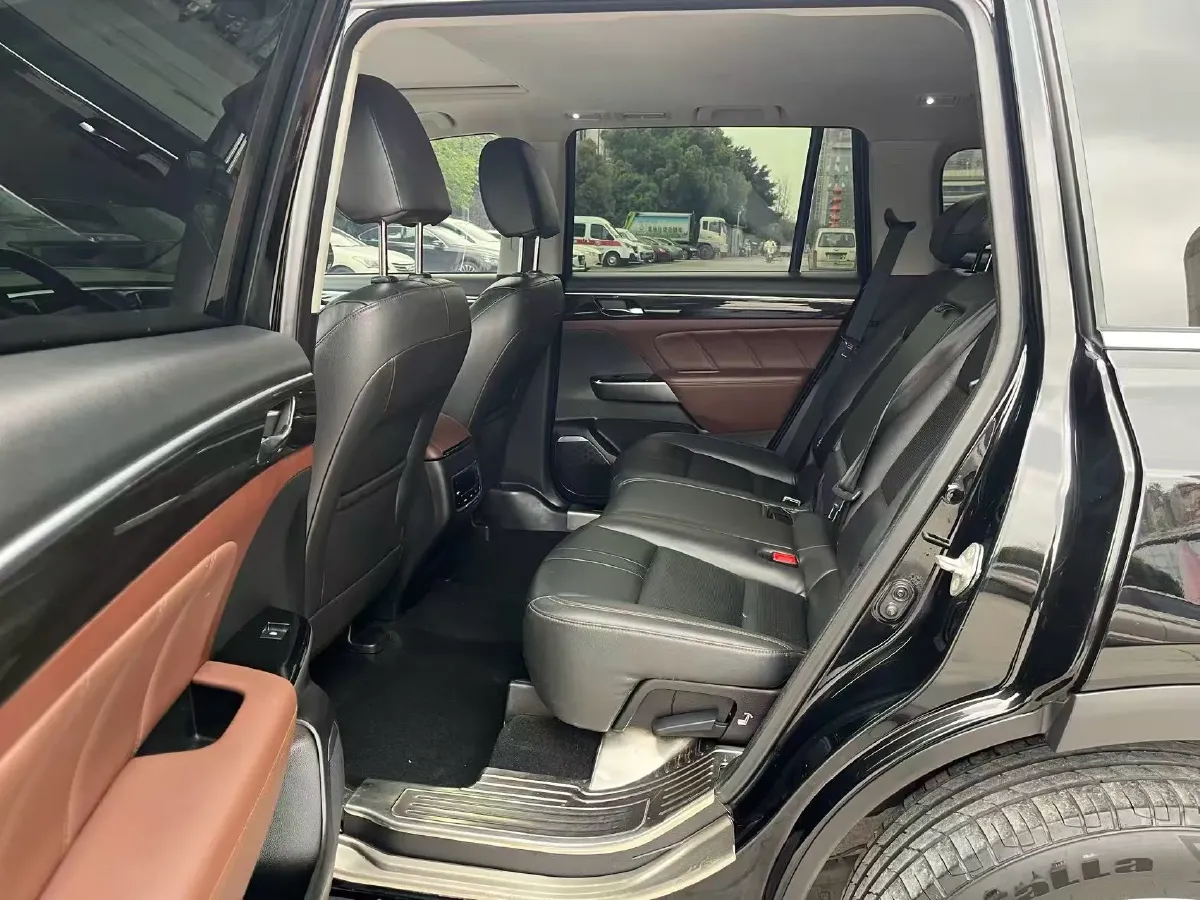 2017 GAC Trumpchi GS8 2.0T 201HP L4 6AT,autocango,china used car exporter,china ev exporter,chinese used car exporter,chinese used ev exporter