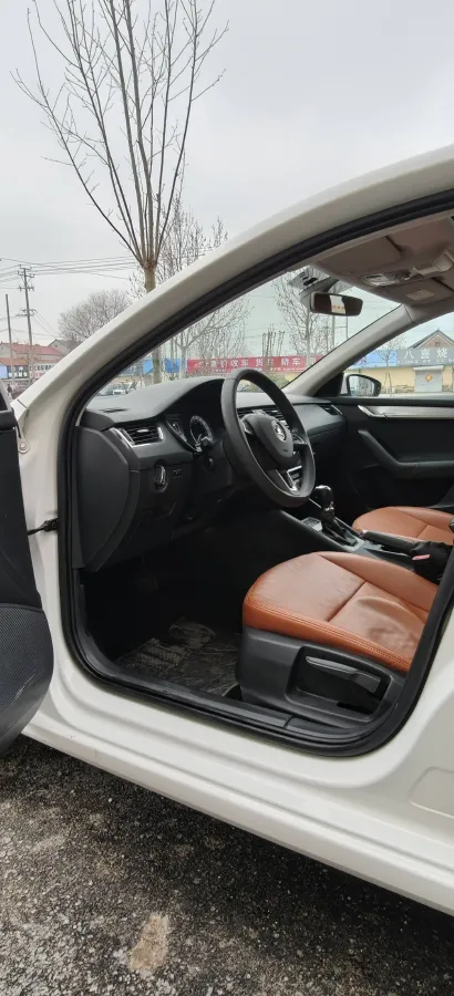 2019 Skoda Octavia 1.2T 116HP L4 7DCT,autocango,china used car exporter,china ev exporter,chinese used car exporter,chinese used ev exporter