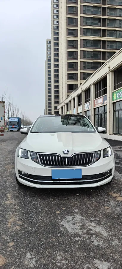 2019 Skoda Octavia 1.2T 116HP L4 7DCT,autocango,china used car exporter,china ev exporter,chinese used car exporter,chinese used ev exporter