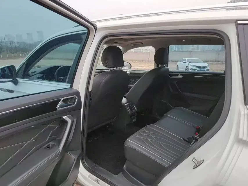 2023 Volkswagen Tiguan L 2.0T 186HP L4 7DCT,autocango,china used car exporter,china ev exporter,chinese used car exporter,chinese used ev exporter