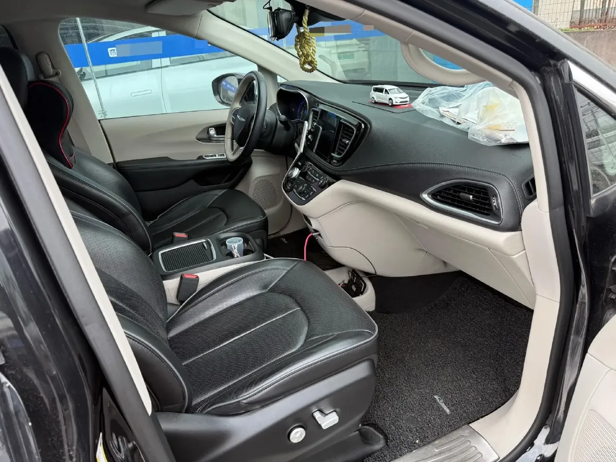 2017 Chrysler Pacifica 3.6L 279HP V6 9AT,autocango,china used car exporter,china ev exporter,chinese used car exporter,chinese used ev exporter