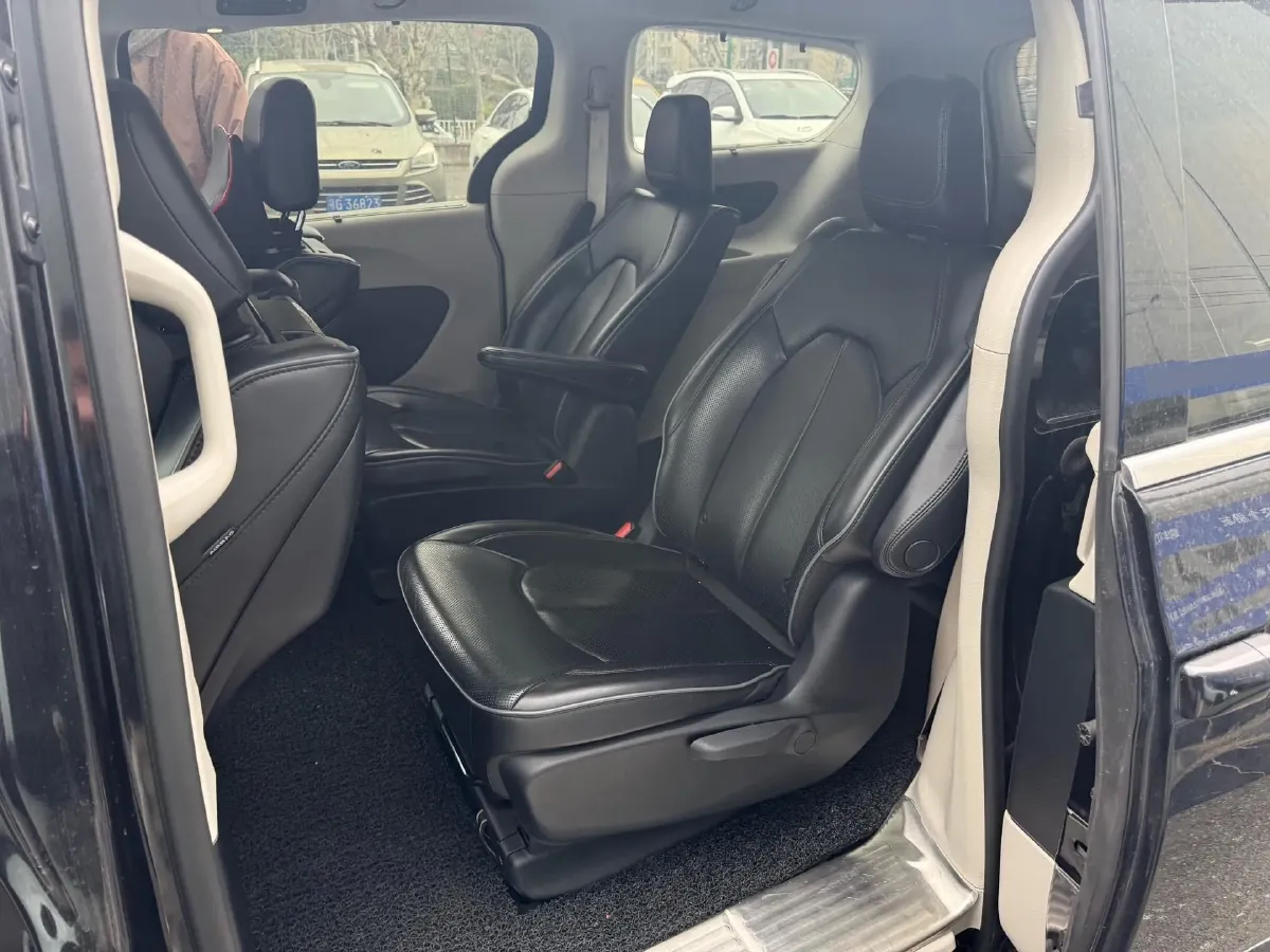 2017 Chrysler Pacifica 3.6L 279HP V6 9AT,autocango,china used car exporter,china ev exporter,chinese used car exporter,chinese used ev exporter