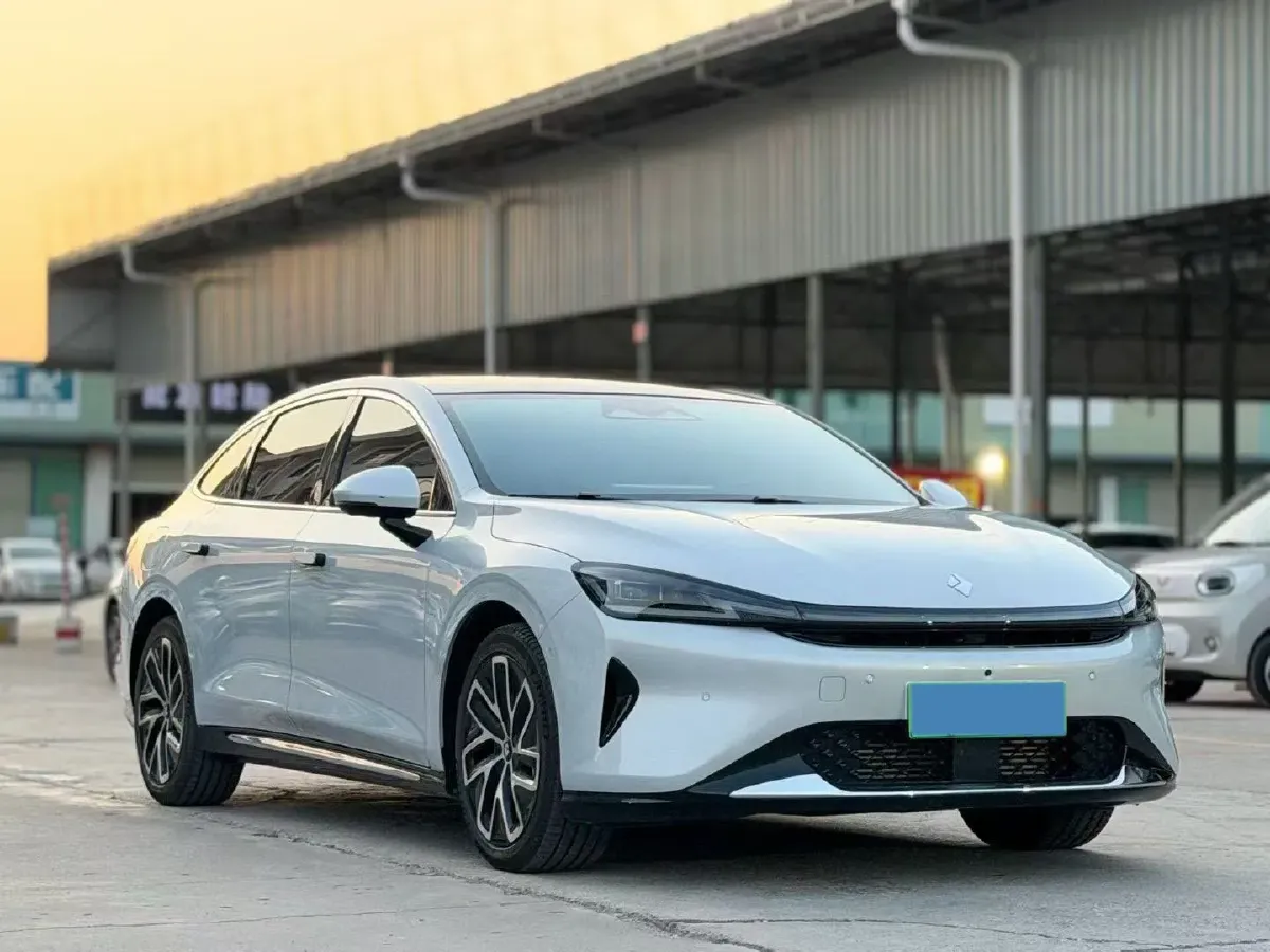 2025 BaoJun XiangJing 1.5T 143HP L4 1DHT PHEV,autocango,china used car exporter,china ev exporter,chinese used car exporter,chinese used ev exporter