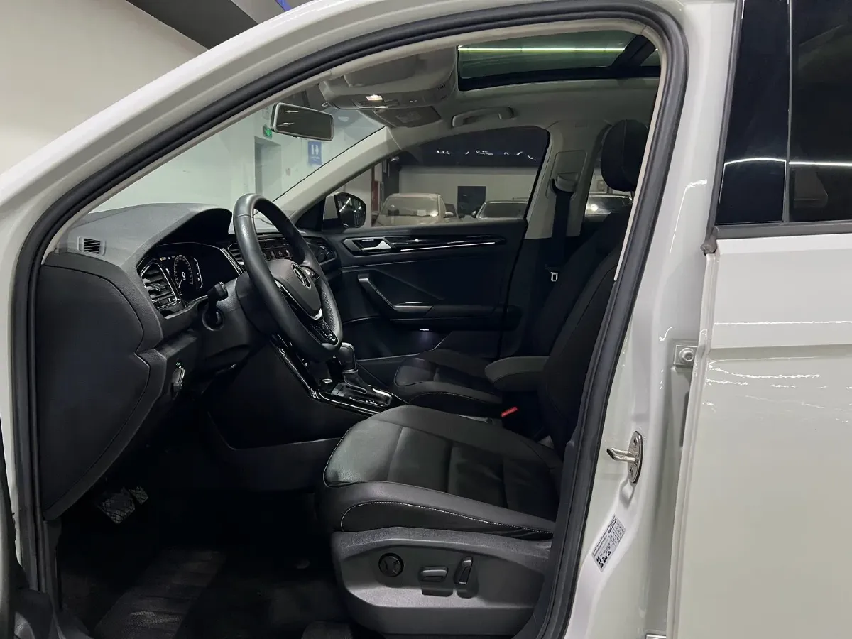 2022 Volkswagen T-Roc 1.4T 150HP L4 7DCT,autocango,china used car exporter,china ev exporter,chinese used car exporter,chinese used ev exporter