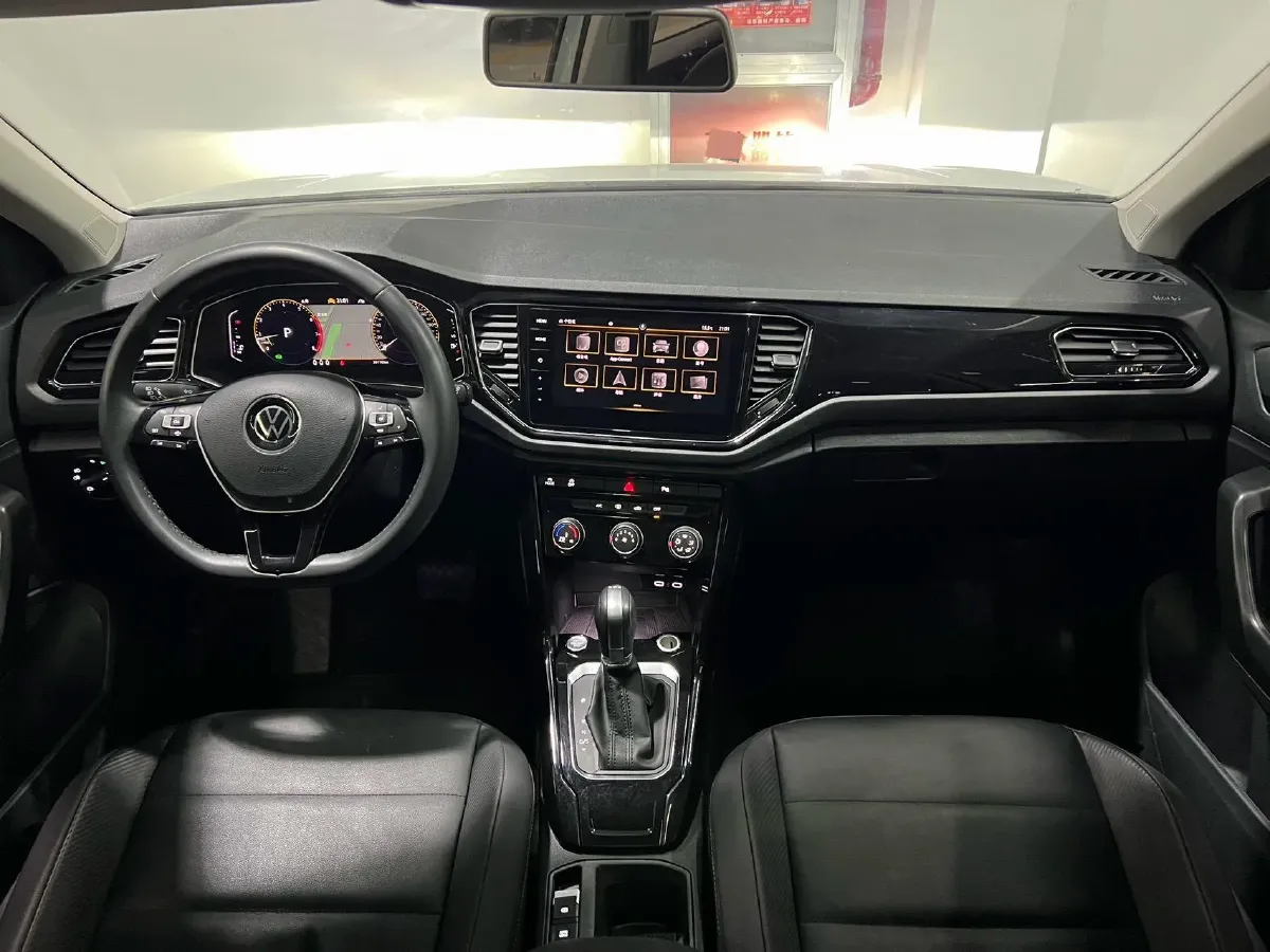 2022 Volkswagen T-Roc 1.4T 150HP L4 7DCT,autocango,china used car exporter,china ev exporter,chinese used car exporter,chinese used ev exporter