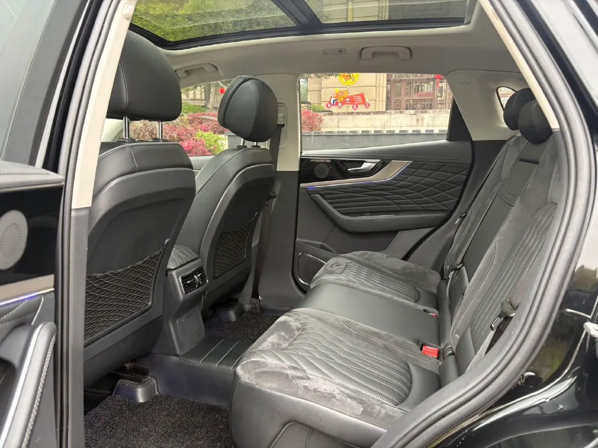 2022 HongQi HS5 2.0T 224HP L4 6AT,autocango,china used car exporter,china ev exporter,chinese used car exporter,chinese used ev exporter