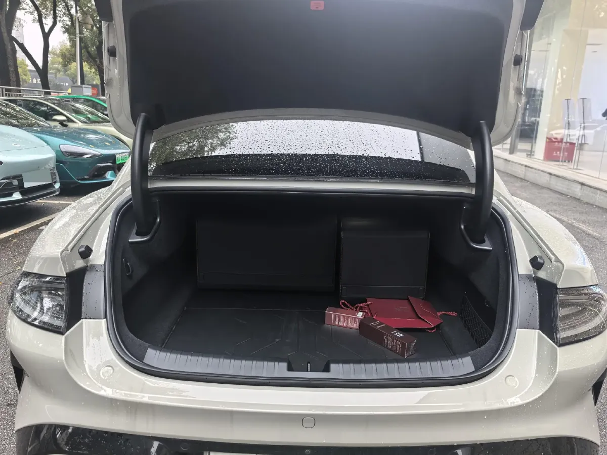 2024 MI SU7 BEV 73.6KWH,autocango,china used car exporter,china ev exporter,chinese used car exporter,chinese used ev exporter