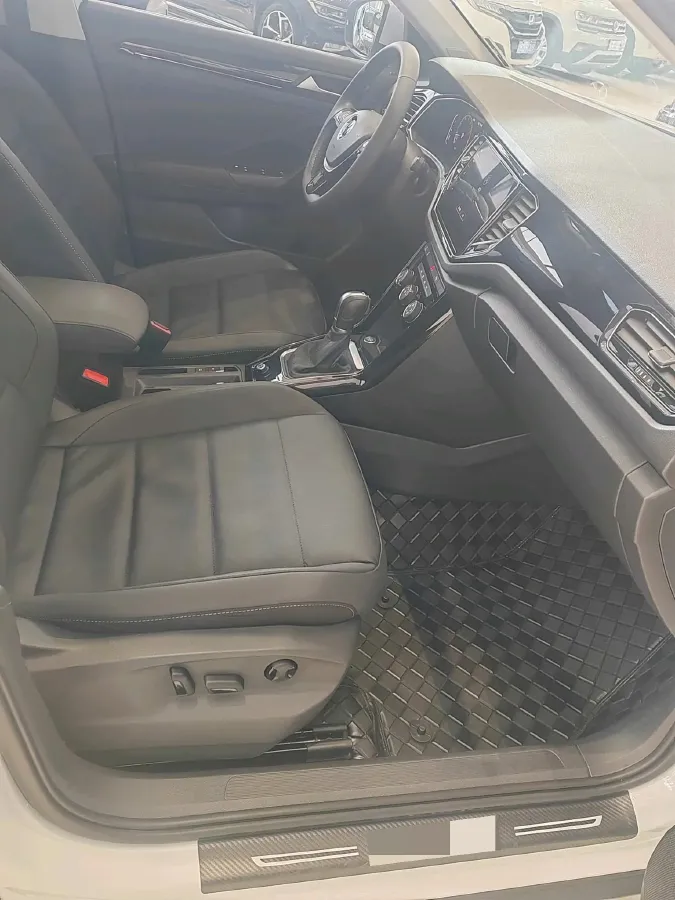 2022 Volkswagen T-Roc 1.4T 150HP L4 7DCT,autocango,china used car exporter,china ev exporter,chinese used car exporter,chinese used ev exporter