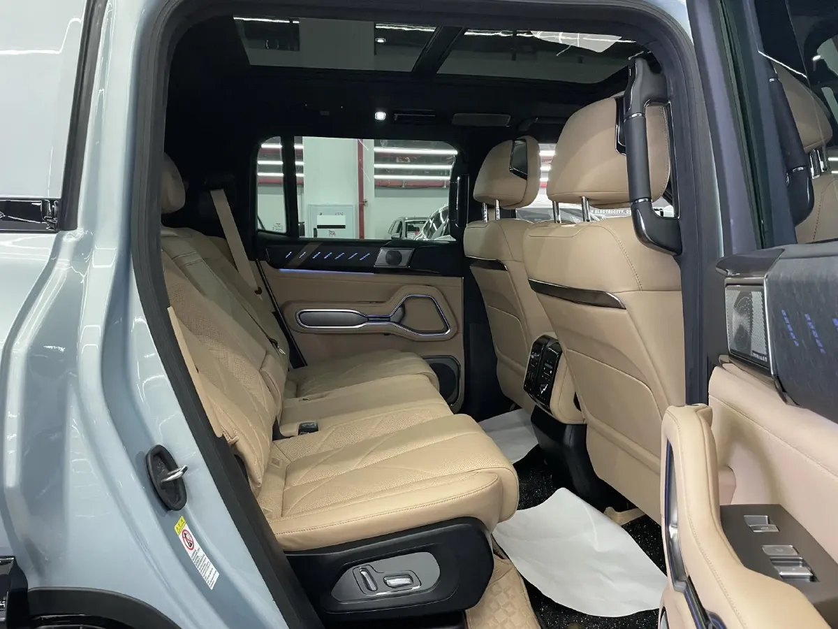 2025 FangChengBao Bao 8 2.0T 245HP L4 E-CVT PHEV 36.8KWH,autocango,china used car exporter,china ev exporter,chinese used car exporter,chinese used ev exporter