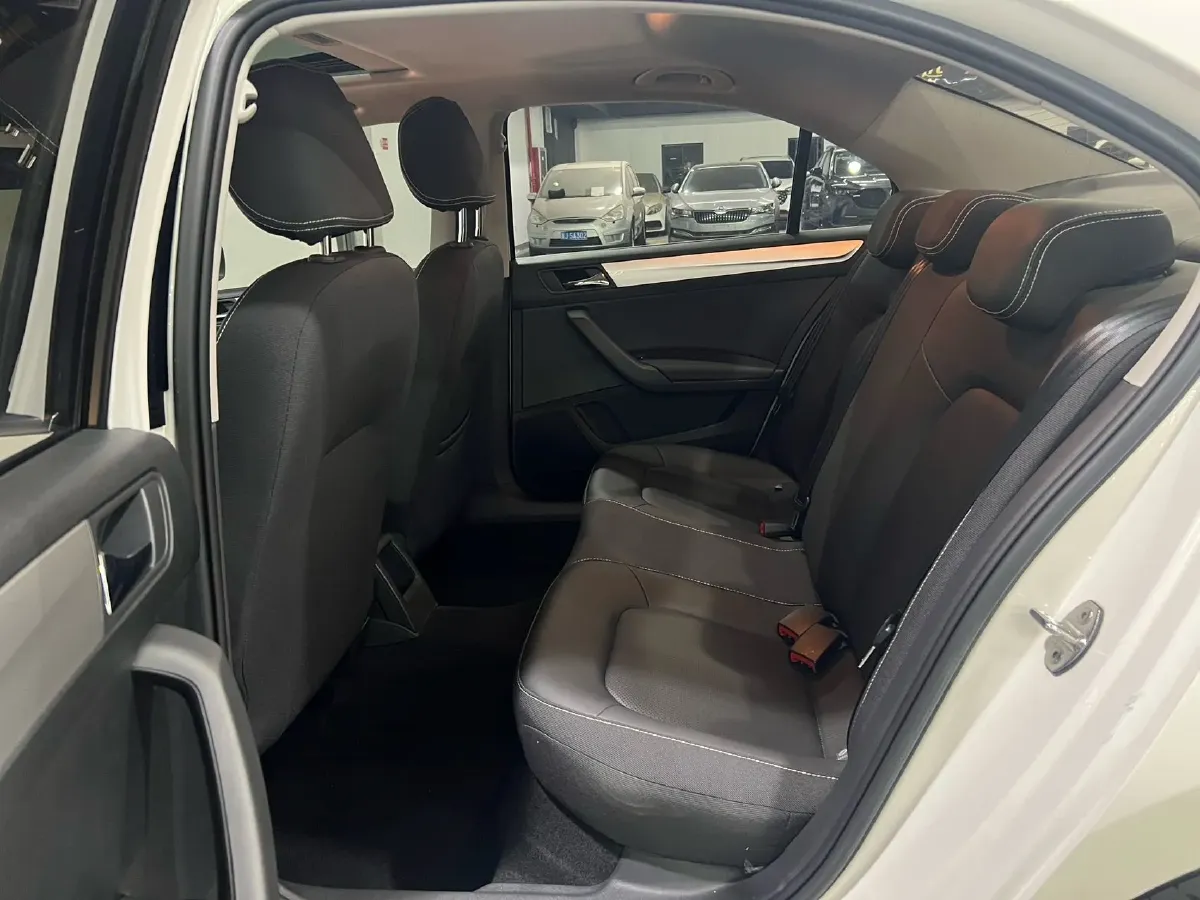 2022 Skoda Rapid 1.5L 112HP L4 6AT,autocango,china used car exporter,china ev exporter,chinese used car exporter,chinese used ev exporter