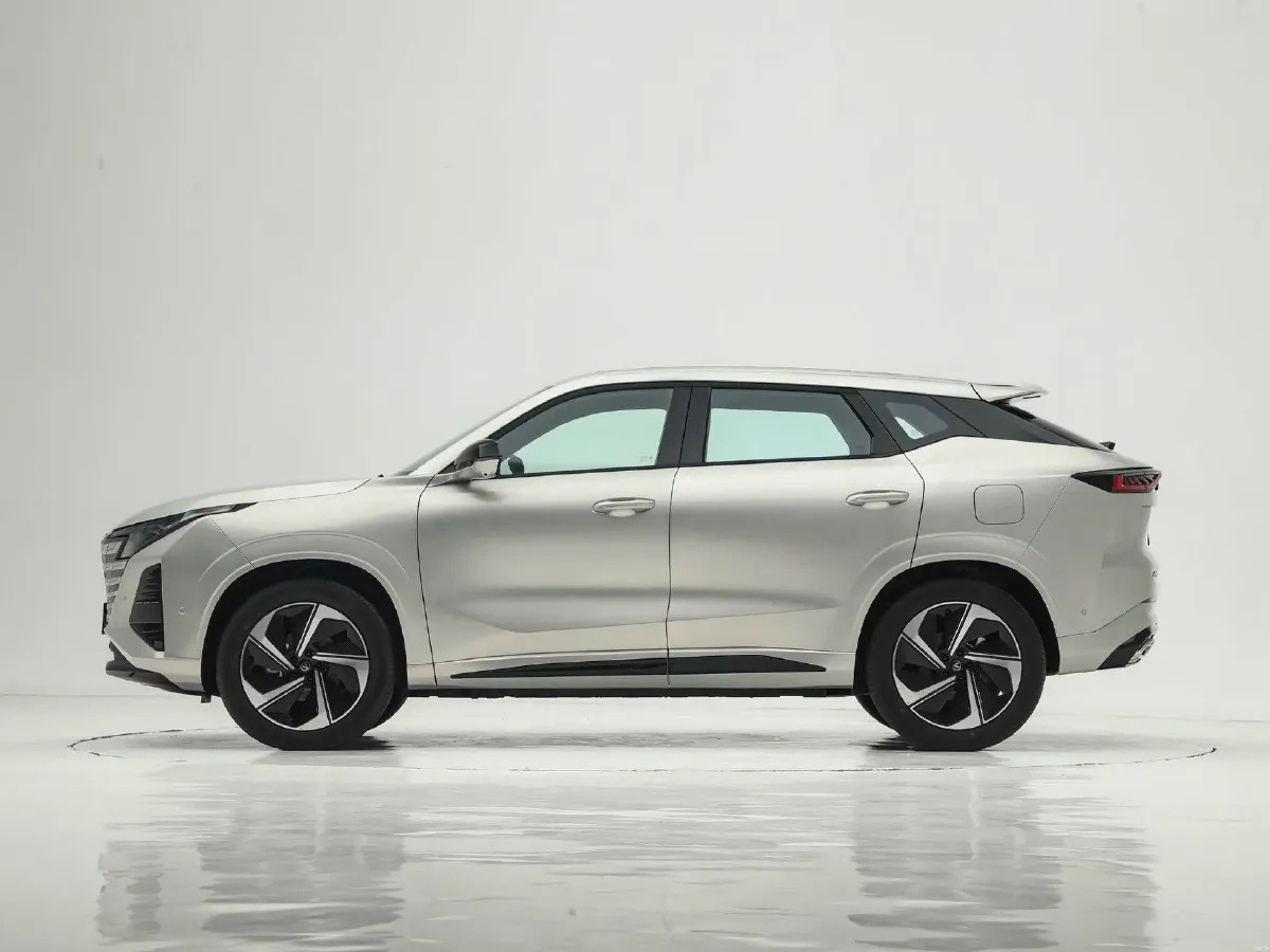 2024 ChangAn UNI-Z 1.5L 98HP L4 E-CVT PHEV 18.4KWH,autocango,china used car exporter,china ev exporter,chinese used car exporter,chinese used ev exporter