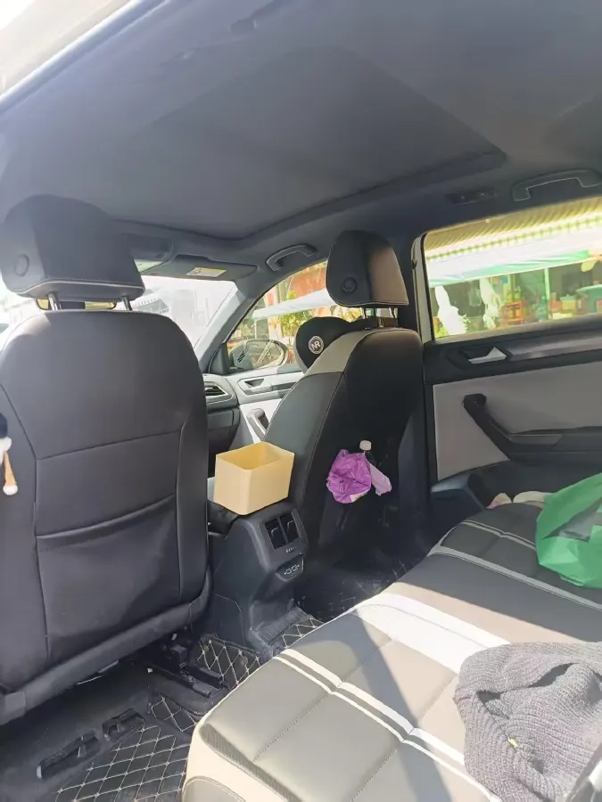 2023 Volkswagen T-Roc 1.5T 160HP L4 7DCT,autocango,china used car exporter,china ev exporter,chinese used car exporter,chinese used ev exporter