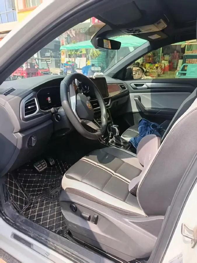 2023 Volkswagen T-Roc 1.5T 160HP L4 7DCT,autocango,china used car exporter,china ev exporter,chinese used car exporter,chinese used ev exporter