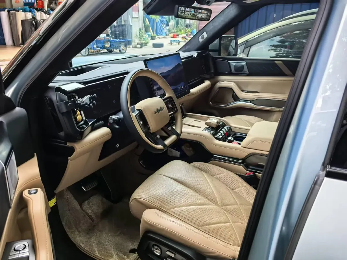 2025 FangChengBao Bao 8 2.0T 245HP L4 E-CVT PHEV 36.8KWH,autocango,china used car exporter,china ev exporter,chinese used car exporter,chinese used ev exporter