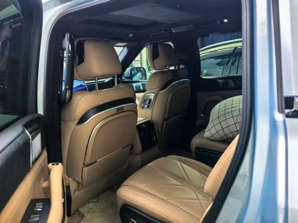 2025 FangChengBao Bao 8 2.0T 245HP L4 E-CVT PHEV 36.8KWH,autocango,china used car exporter,china ev exporter,chinese used car exporter,chinese used ev exporter