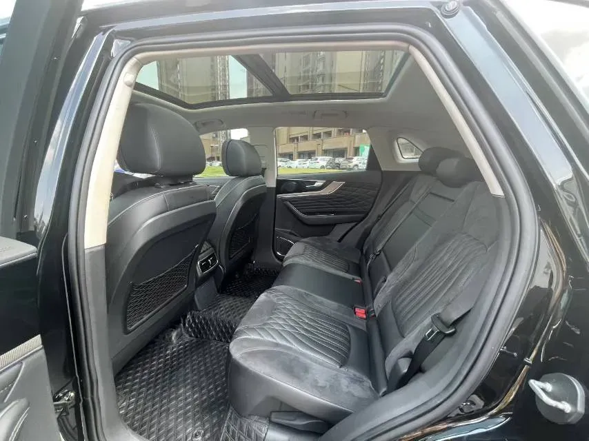 2022 HongQi HS5 2.0T 224HP L4 6AT,autocango,china used car exporter,china ev exporter,chinese used car exporter,chinese used ev exporter