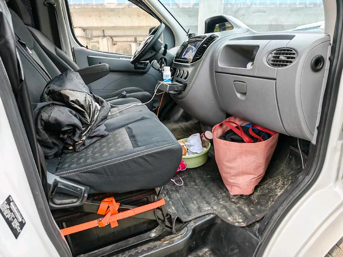 2020 MAXUS XinTu V80 2.5T 136HP L4 6MT,autocango,china used car exporter,china ev exporter,chinese used car exporter,chinese used ev exporter