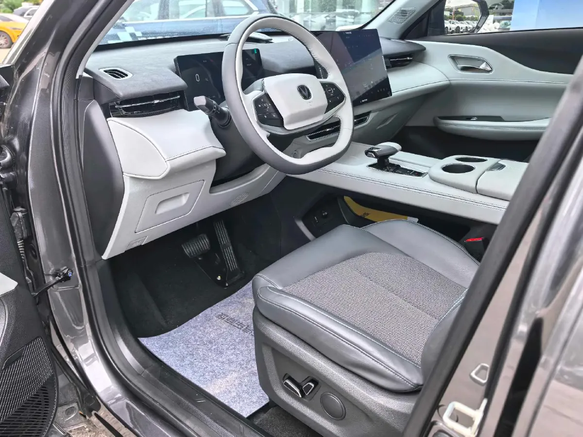 2025 ChangAn UNI-Z 1.5T 188HP L4 7DCT,autocango,china used car exporter,china ev exporter,chinese used car exporter,chinese used ev exporter